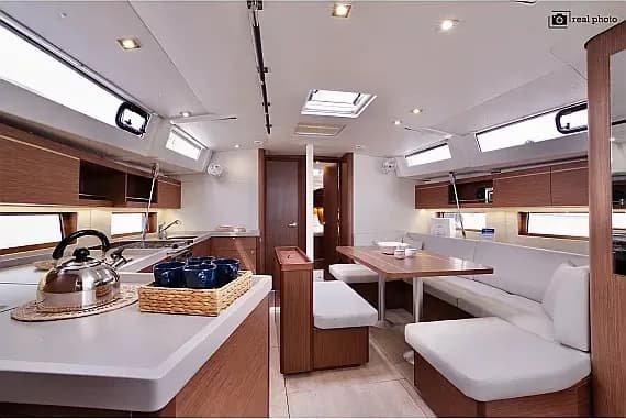 Oceanis 46.1 in Sicily / Furnari / Marina Portorosa - Photo 3