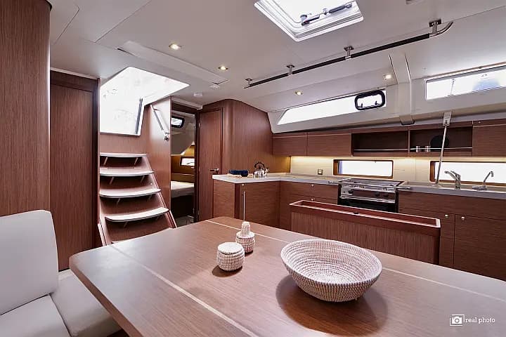 Oceanis 46.1 in Sicily / Furnari / Marina Portorosa - Photo 4