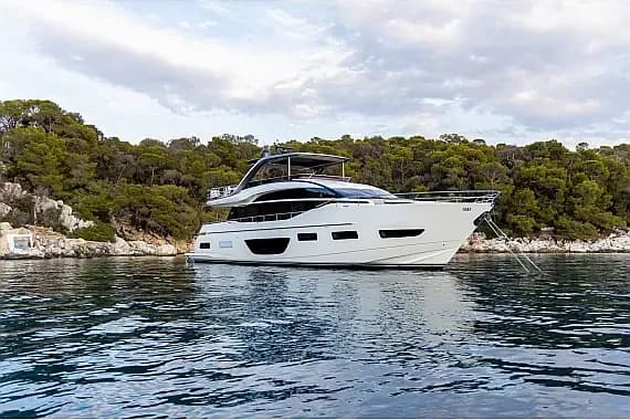 Luxury Motor Yacht in Athens / Alimos Marina - image 1