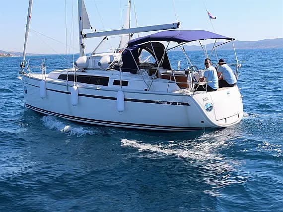 Bavaria Cruiser 34 in Sukošan / D-Marin Dalmacija Marina - image 1