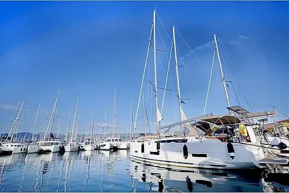 Dufour 390 in Lefkada / Port of Lefkas - Photo 1