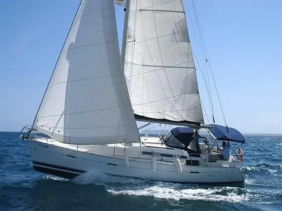 Oceanis 373 in Sardinia / Cagliari / Marina di Cagliari - Photo 1