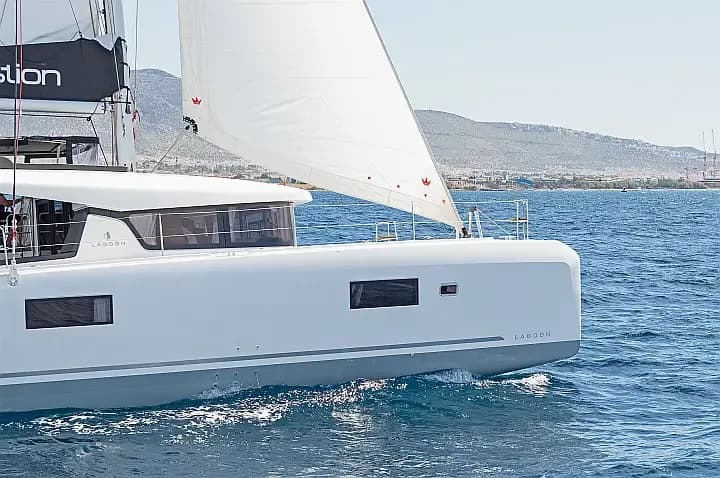 Lagoon 42 in Paros port - Photo 1