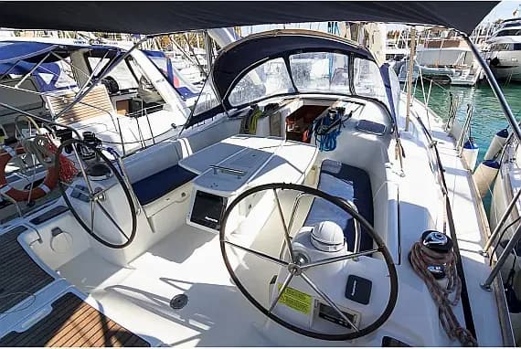 Oceanis 43 in Mallorca / Palma de Mallorca / La Lonja Marina Charter - image 1