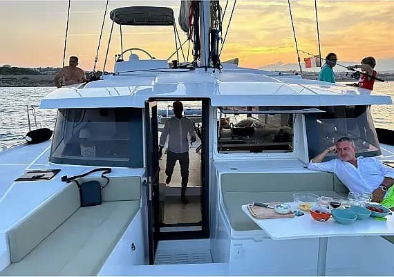 Bali 4.2 in Cannes / IGY Vieux-Port de Cannes - image 1