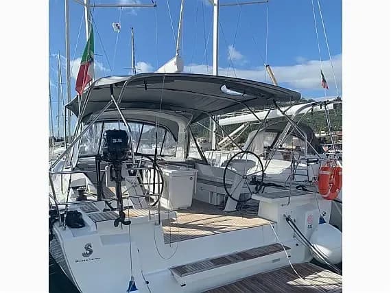 Oceanis 46.1 in Sardinia / Cannigione - Photo 1