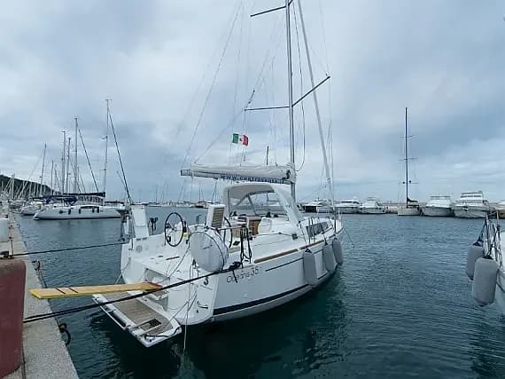 Oceanis 35.1 in Punta Ala - Photo 1
