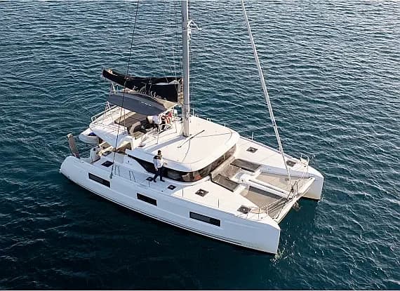 Lagoon 46 in Paros port - image 1