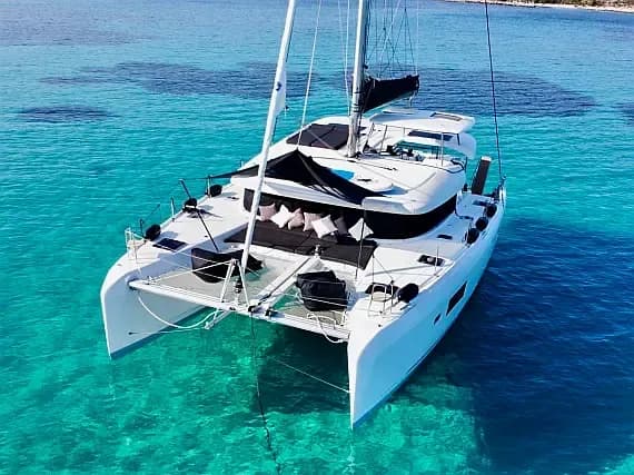 Lagoon 42 in Paros port - Photo 1
