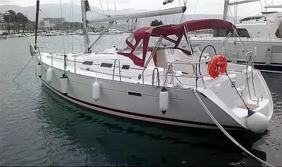 Oceanis 393 in Athens / Alimos Marina - Photo 1
