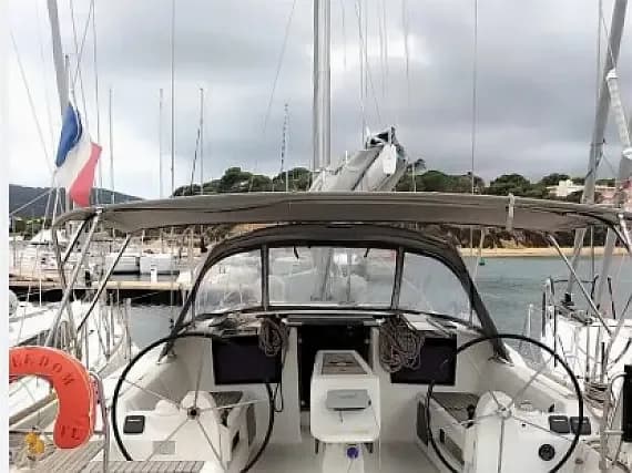 Dufour 410 Grand Large in Athens / Alimos Marina - Photo 1