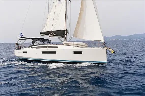 Sun Odyssey 410 in Skiathos - Photo 1