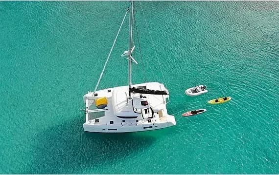 Lagoon 42 in Paros port - Photo 1