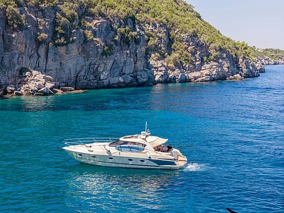 Elan Power 42 in Kanistro - Chalkidiki / Marina Miraggio - image 1