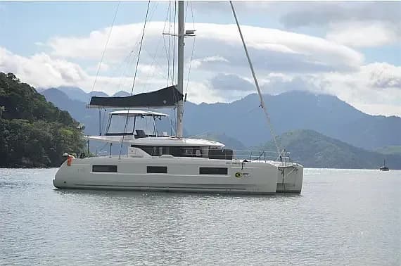 Lagoon 46 in Jacuecanga, Angra dos Reis (RJ) / BR Marinas Verolme - Photo 1