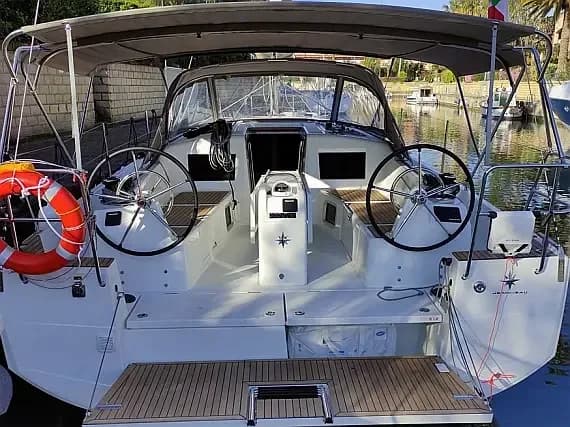 Sun Odyssey 410 in Sicily / Furnari / Marina Portorosa - Photo 1