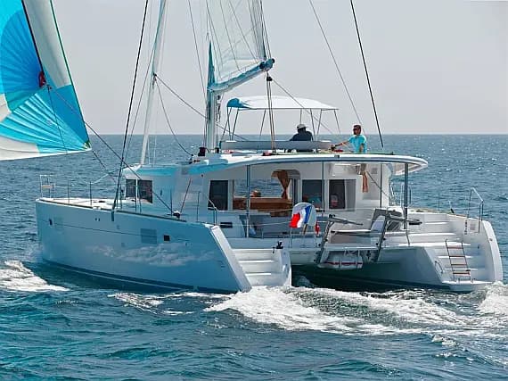 Lagoon 450 Fly in Athens / Alimos Marina - image 1
