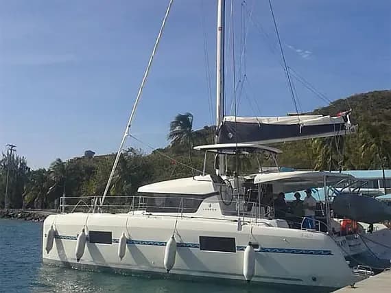 Lagoon 42 in Guadeloupe / Pointe-à-Pitre / Marina Bas-du-Fort - Photo 1