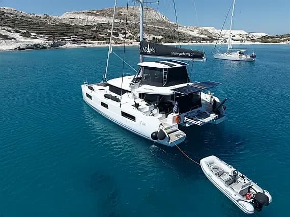 Lagoon 46 in Paros port - Photo 1