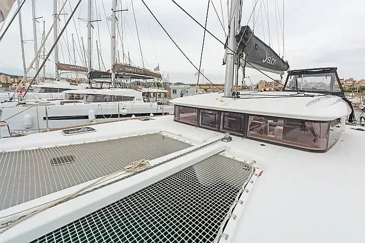Lagoon 400 S2 in Lavrion Main Port - Photo 1