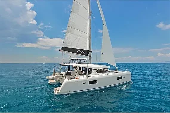 Lagoon 42 in Lavrion Main Port - Photo 1