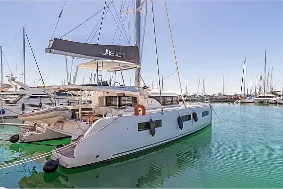 Lagoon 46 in Lavrion Main Port - Photo 1