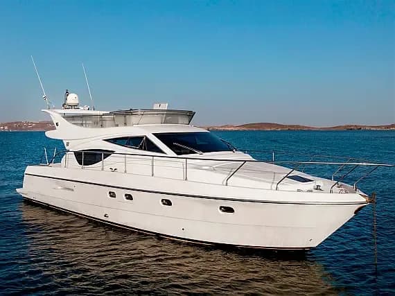 Ferretti 480 in Paros port - Photo 1