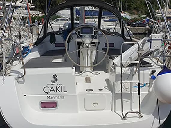 Oceanis 34 in Marmaris / Netsel Marmaris Marina - image 1