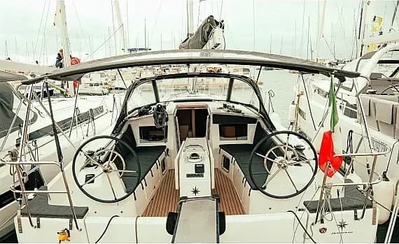 Sun Odyssey 410 in Salerno - Photo 1