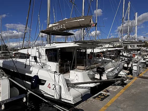 Bali 4.2 in Athens / Alimos Marina - image 1