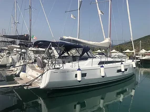 Oceanis 40.1 in Salerno / Marina d'Arechi - Photo 1