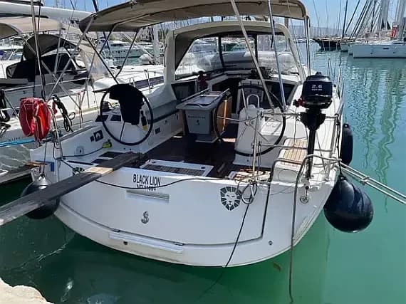 Oceanis 41.1 in Lefkada / Marina Perigiali - Photo 1